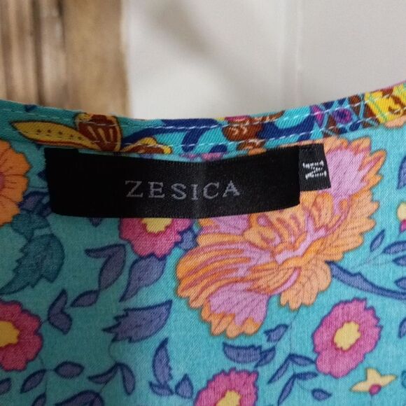 ZESICA FLORAL PRINT WRAP DRESS SIZE MEDIUM - Picture 2 of 5